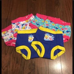 Baby Shark NWOT 2T potty training pants